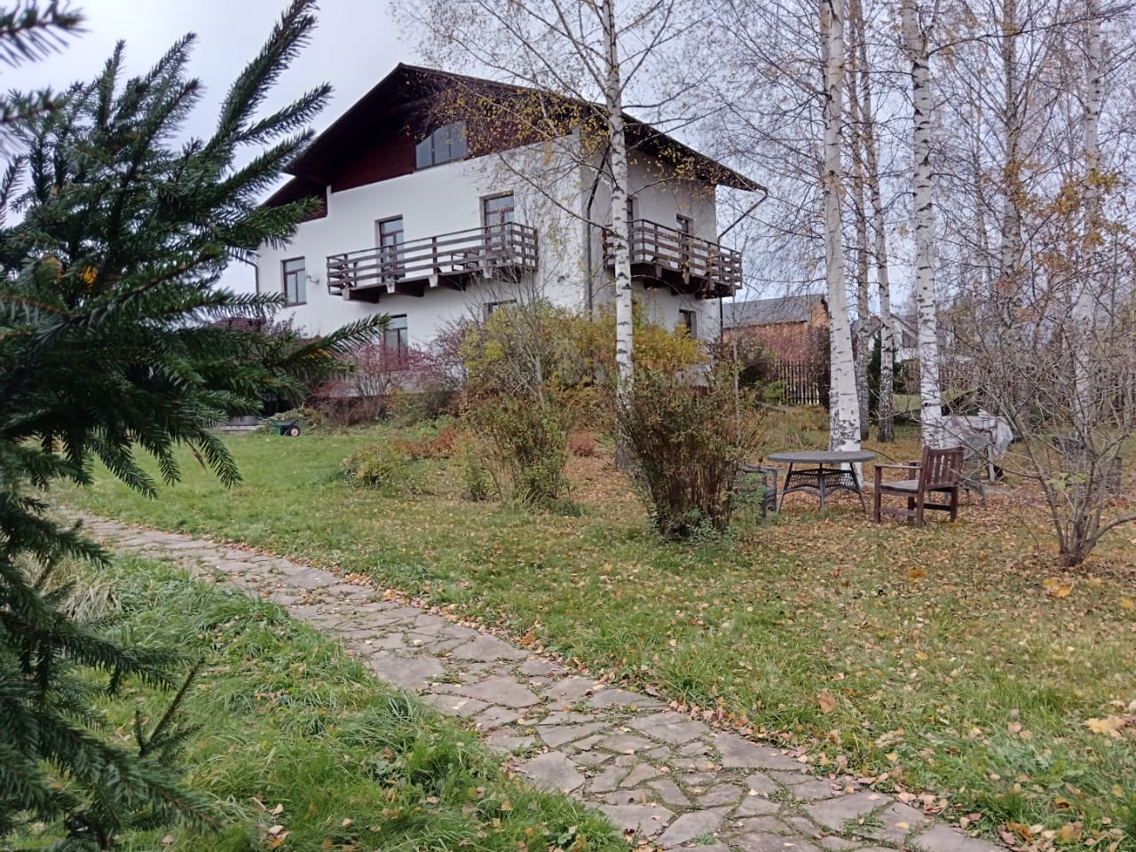 Дом на берегу озера